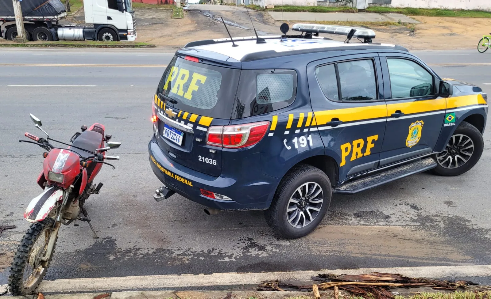 PRF recupera moto adulterada durante fiscalização no Norte do ES