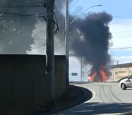 VÍDEO | Viatura da Guarda Municipal pega fogo em Vitória