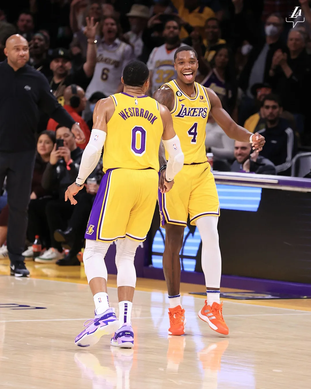 Lakers buscam virada incrível e entram de vez na briga; Lillard faz 71 pontos