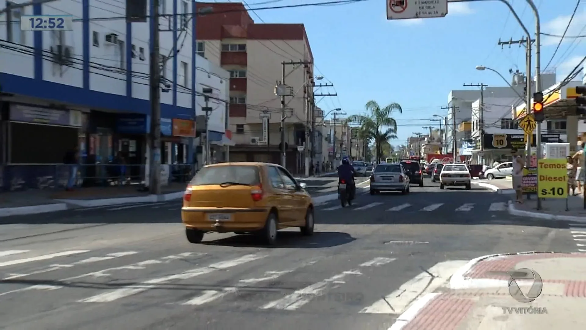 Adolescente rouba carro e é apreendido