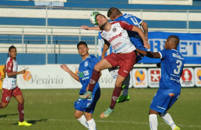 Mesmo com um jogador a mais, Desportiva estreia com derrota na Série D