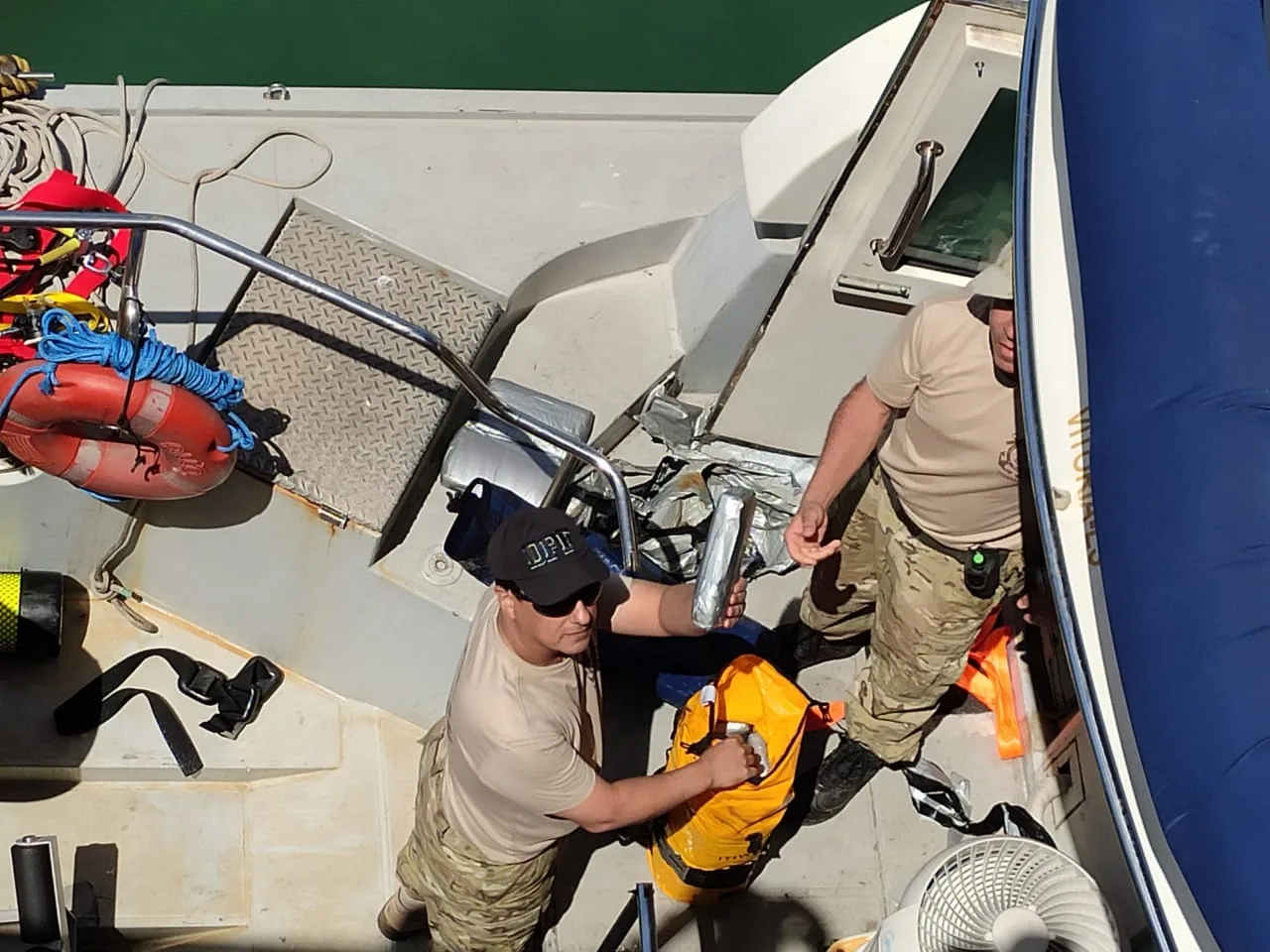 Polícia Federal apreende cocaína escondida em casco de navio em porto do ES