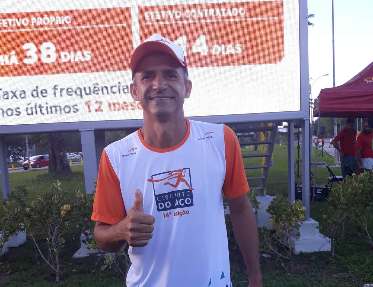 Vanderlei Cordeiro é medalha de ouro em simpatia no Circuito do Aço