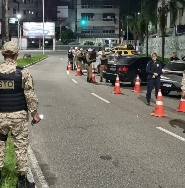 Quase 40 motoristas se recusam a fazer teste do bafómetro e são autuados pela Guarda de Vitória