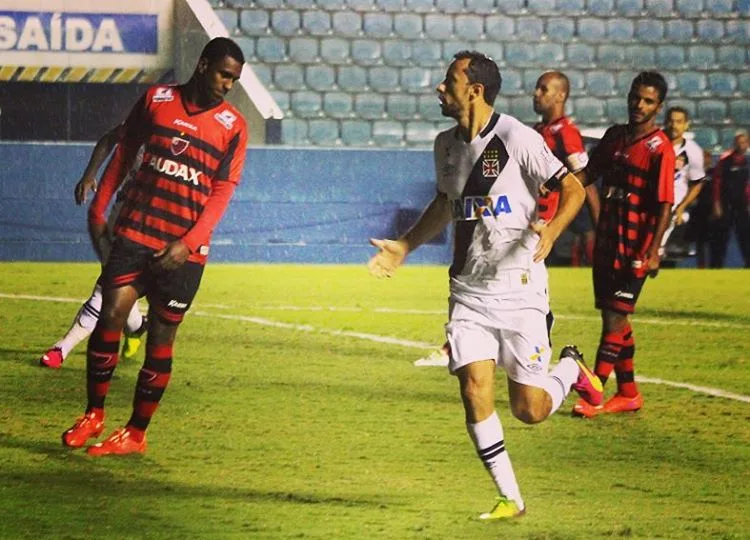 Nenê faz gol relâmpago, Vasco empata com Oeste e segue líder na Série B