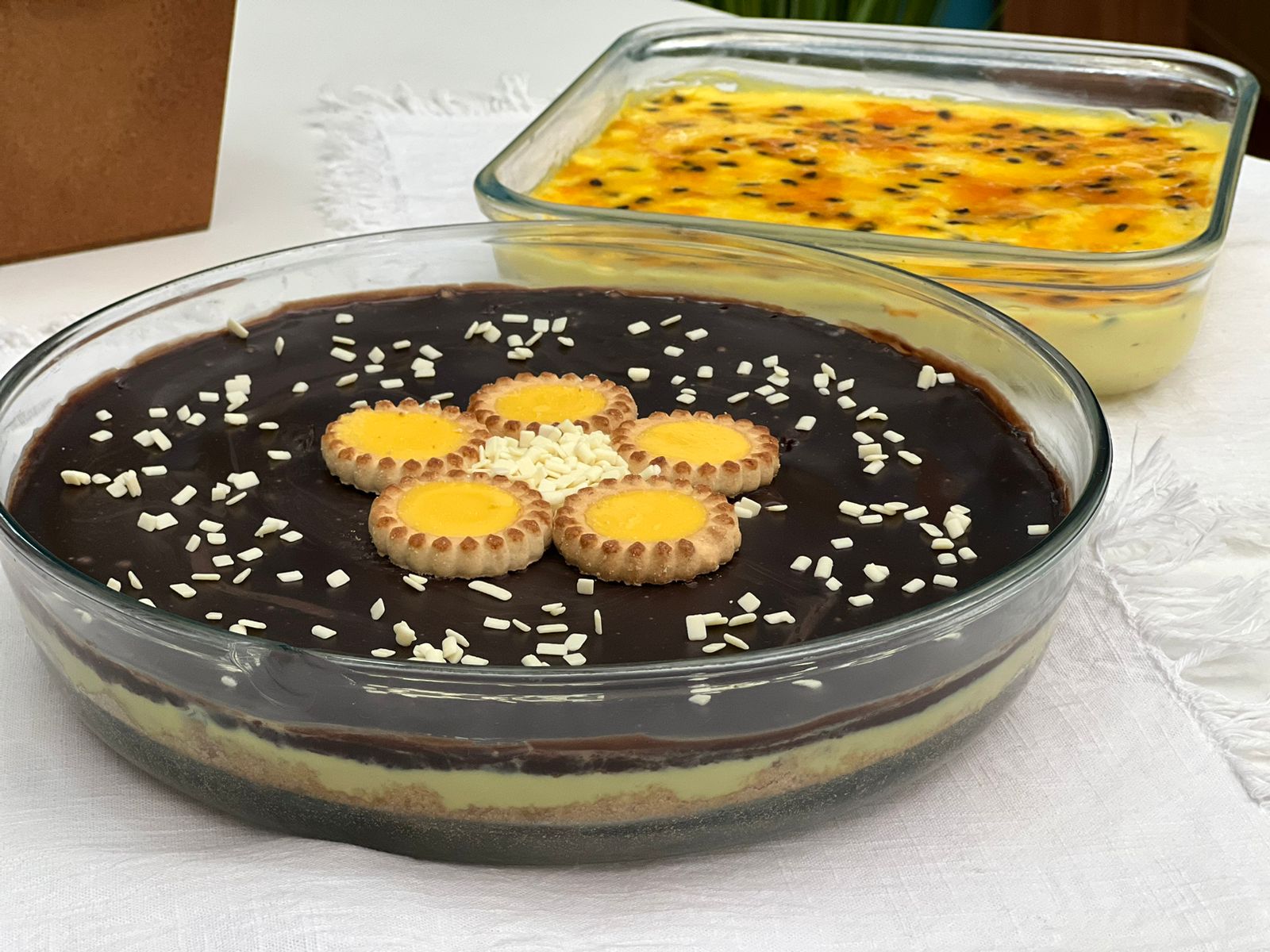 Sobremesa express e refrescante: torta de maracujá com ganache de chocolate