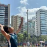 Yan, atleta do SEB Vila Velha, saca na decisão da categoria juvenil masculina - Foto: Gabriel Cavalini