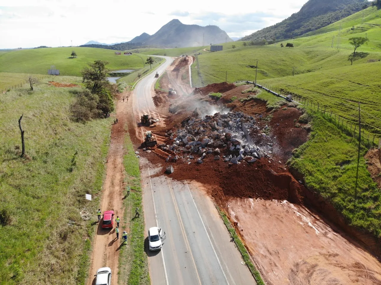 Detonação de rocha e interdição da BR-101 são adiadas por conta da chuva