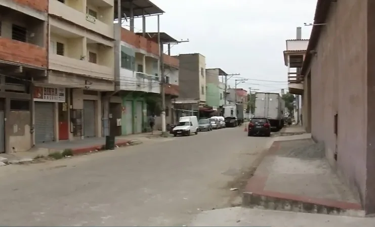 Jovem sai para comprar drogas, encontra desafeto e acaba baleado em Vila Velha