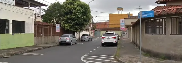 Comerciante é assaltado na porta de casa e revistado por criminoso na Serra