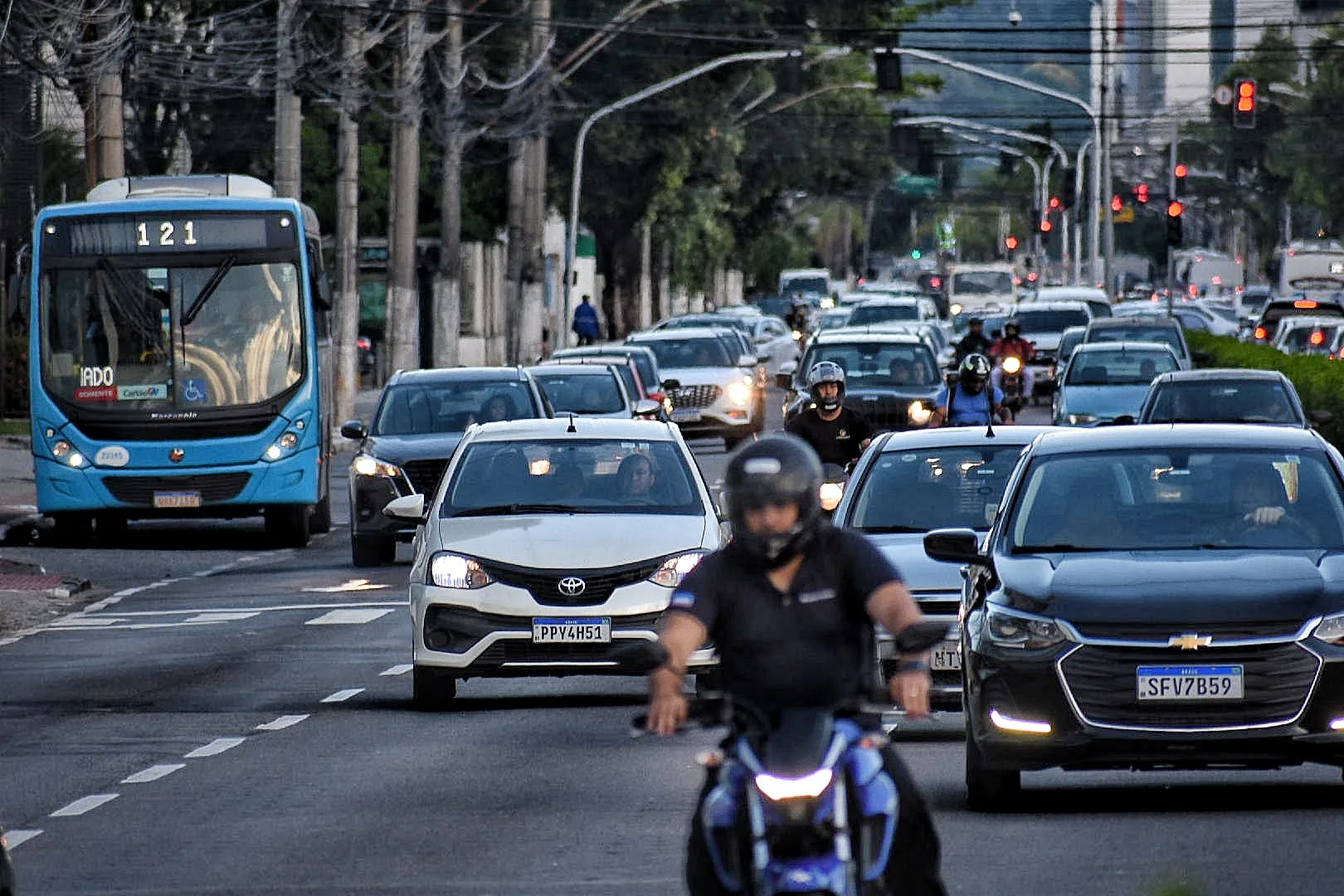 Serviços estão 10,5% acima do nível pré-pandemia, aponta IBGE