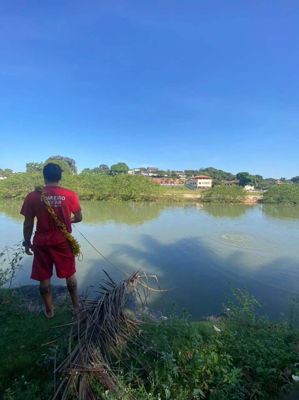 Suspeito de cometer furtos morre após se jogar em rio para fugir de agressões na Serra