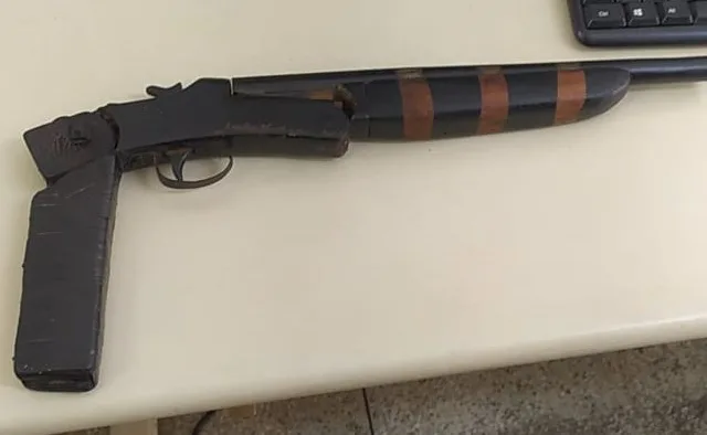Adolescente tenta assaltar mulher e acaba detido pela população na Serra