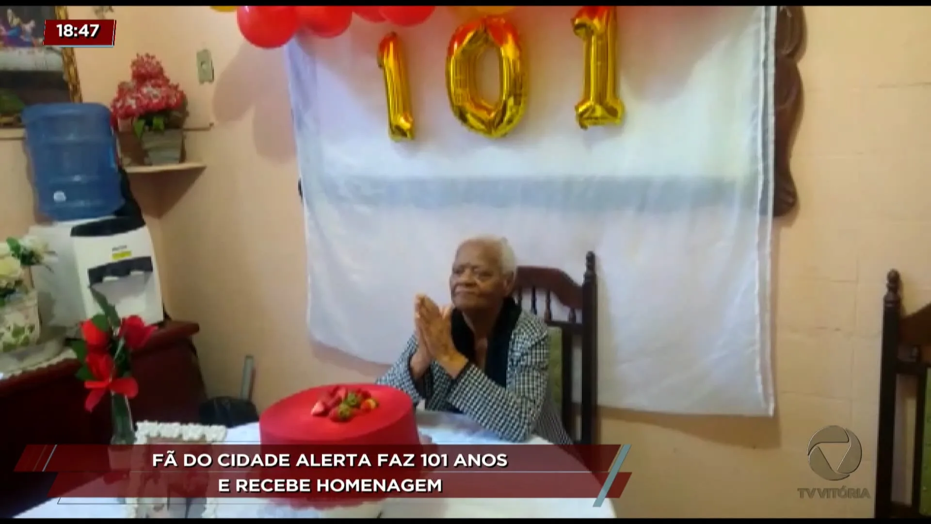 Fã do Cidade Alerta faz 101 anos e recebe homenagem