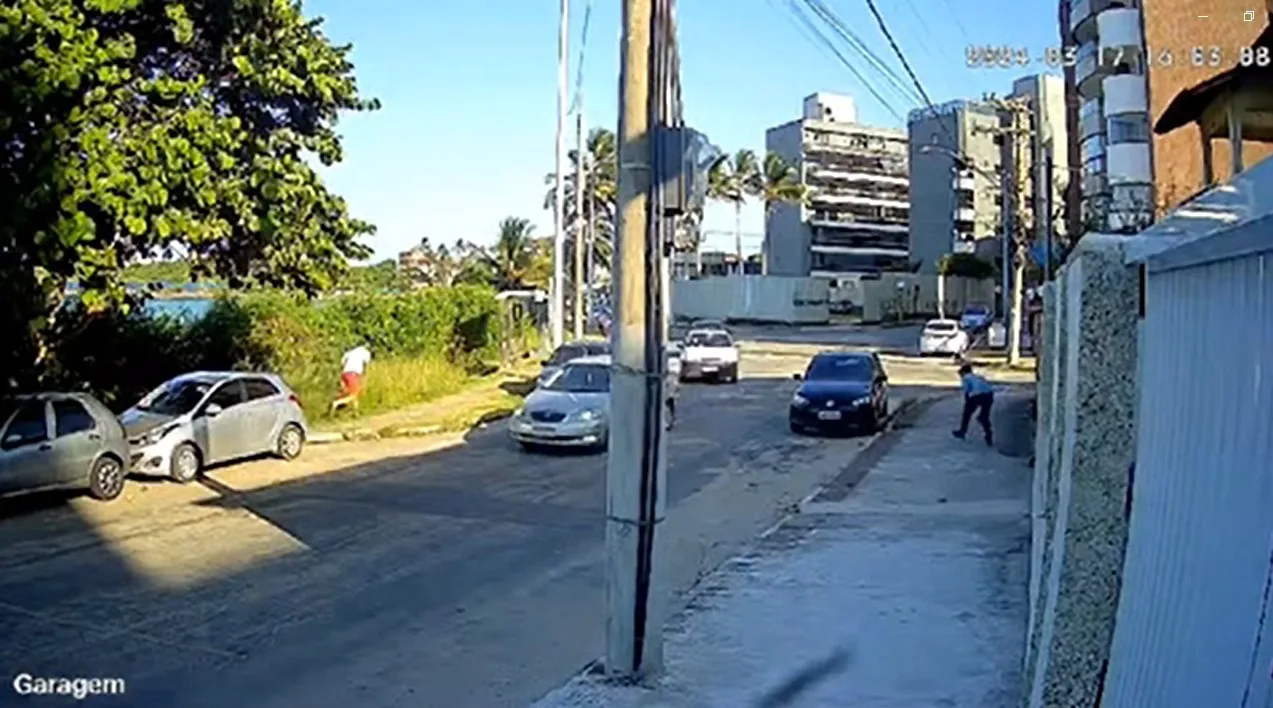 VÍDEO | Homem escapa de tiroteio na orla de praia em Guarapari