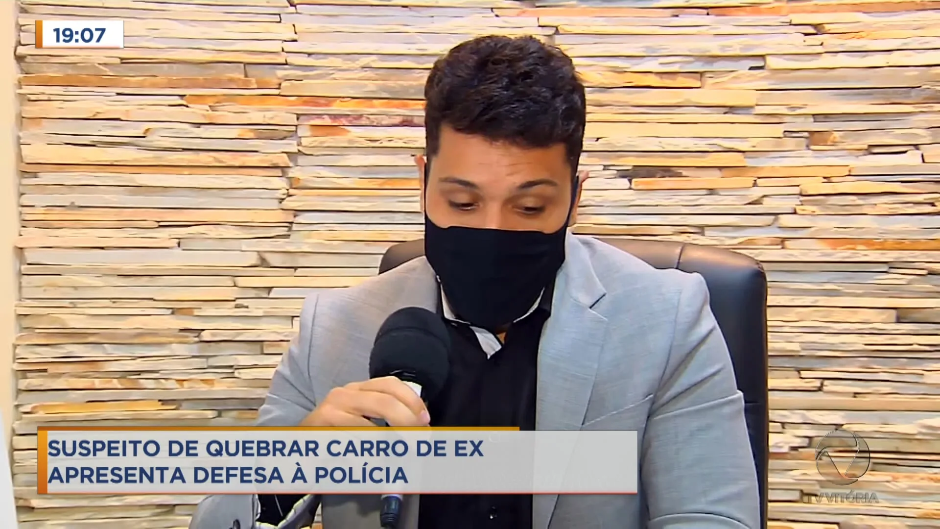 Suspeito de quebrar carro de ex apresenta defesa à polícia