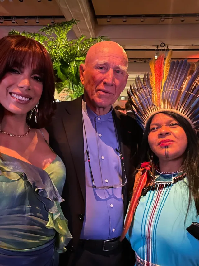 Casa de leilão famosa dos EUA faz jantar para fotógrafo do ES e Anitta canta