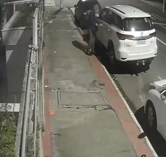 VÍDEO | Criminoso mascarado furta carro em Vila Velha