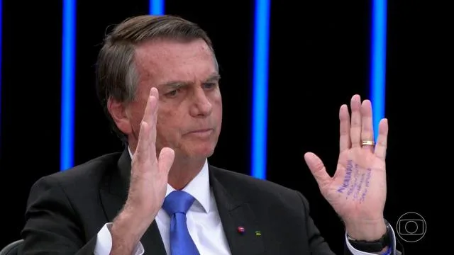 Justiça de SP manda bloquear meio milhão em contas de Bolsonaro por falta de máscara