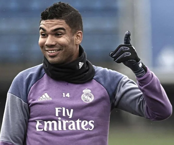 Zidane confirma volta de Casemiro e aconselha James Rodríguez a não deixar o Real