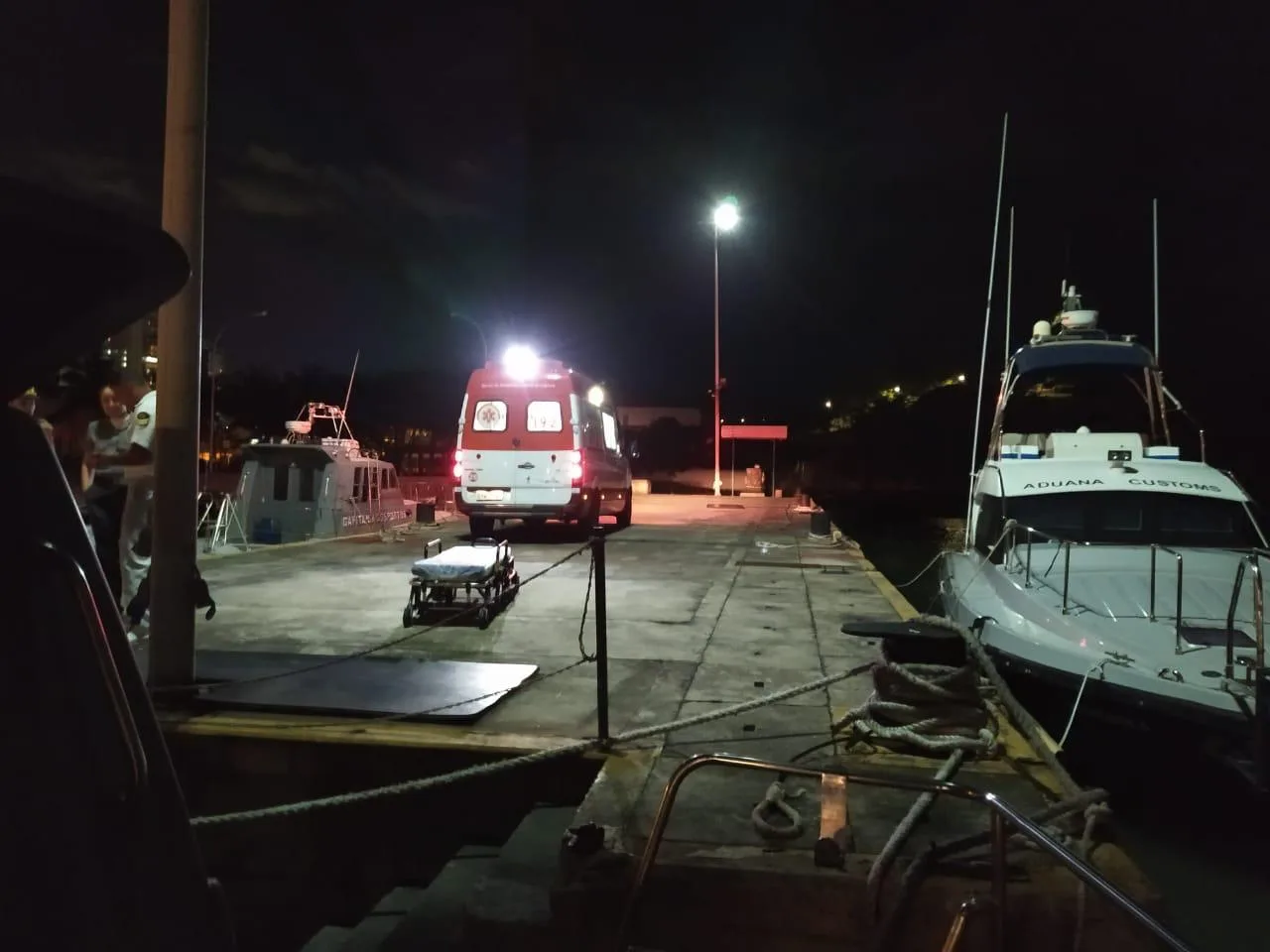 Marinha abre inquérito para investigar causas de naufrágio em Guarapari; buscas por desaparecido continuam