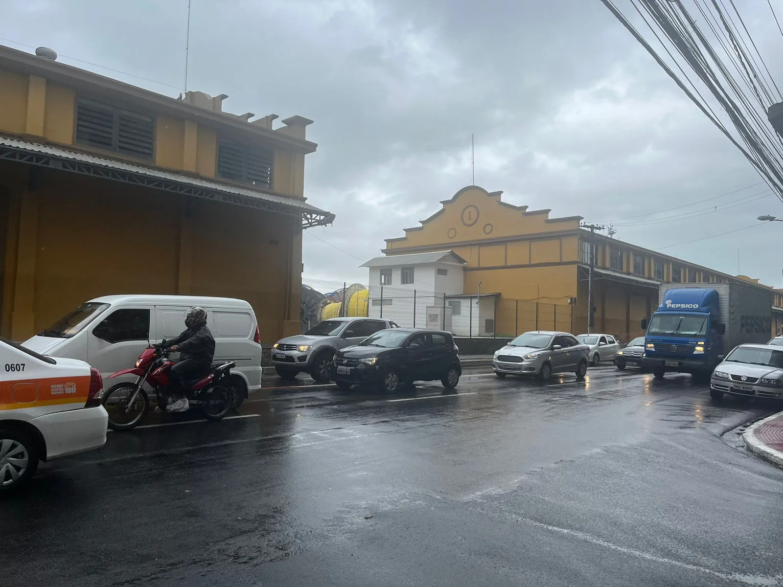 Beira-Mar interditada: sábado começa com trânsito intenso no Centro de Vitória