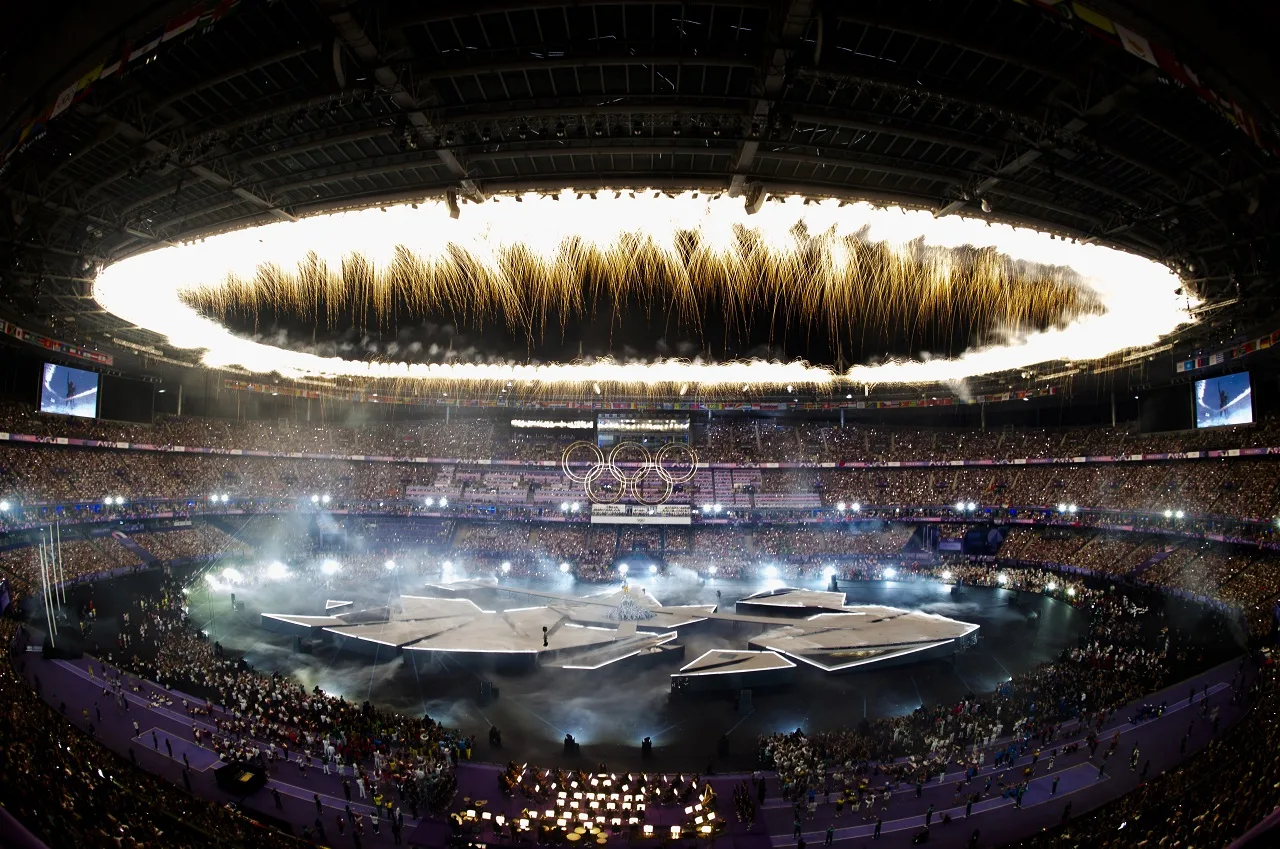 2024.08.11 – Jogos Olímpicos Paris 2024 – Cerimonia de Encerramento – Fogos explodem na Cerimonia de Encerramento dos Jogos Olimpicos Paris 2024. Foto: Alexandre Loureiro/COB.