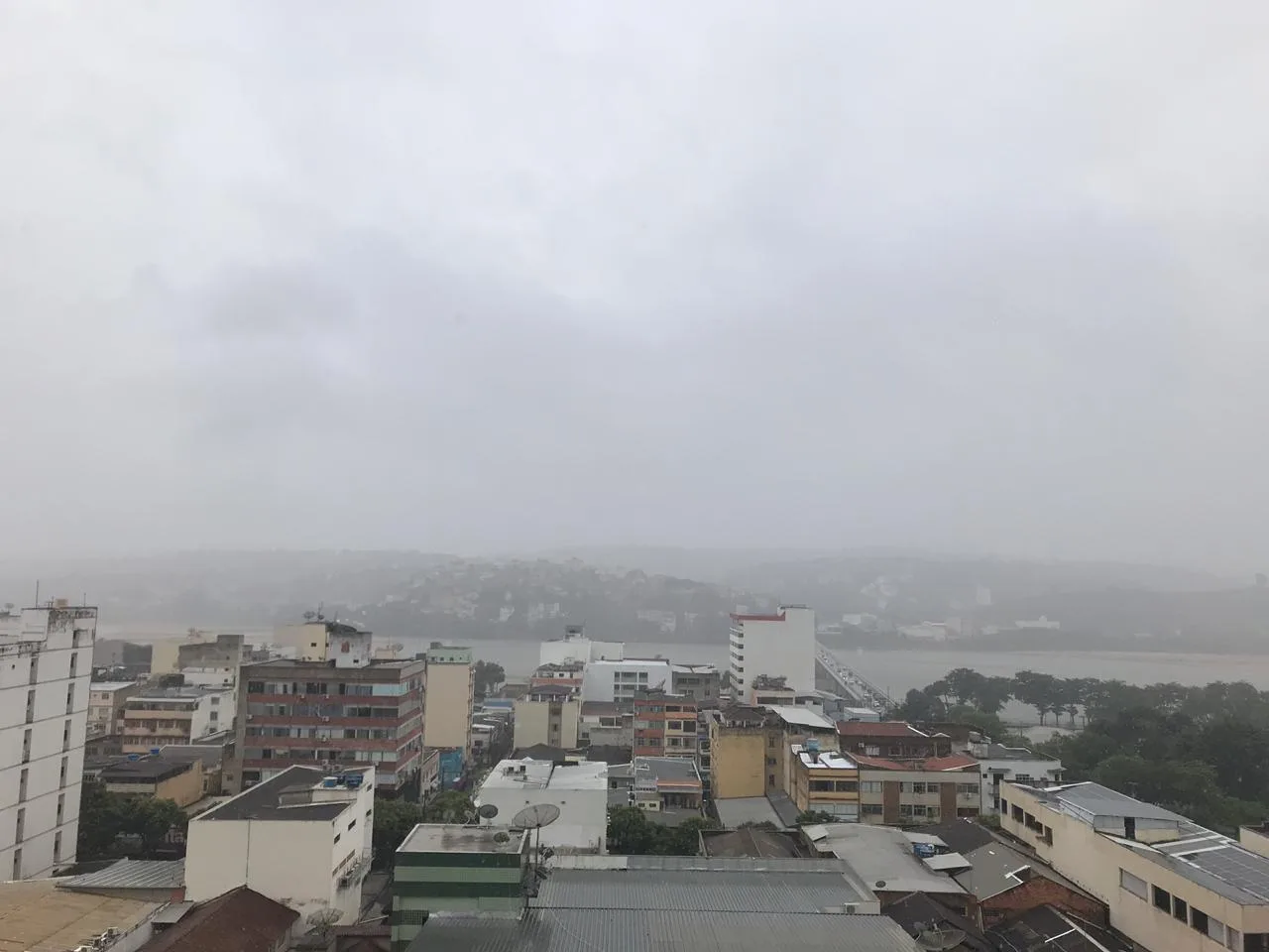 Colatina segue na tradição de feriado chuvoso no feriado do Dia de Finados