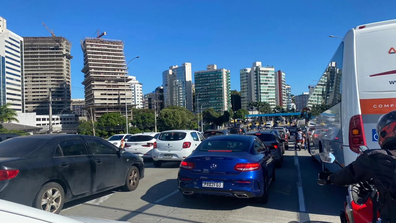 VÍDEO | Motociclistas protestam na Terceira Ponte e pedem justiça após acidente com motoboy