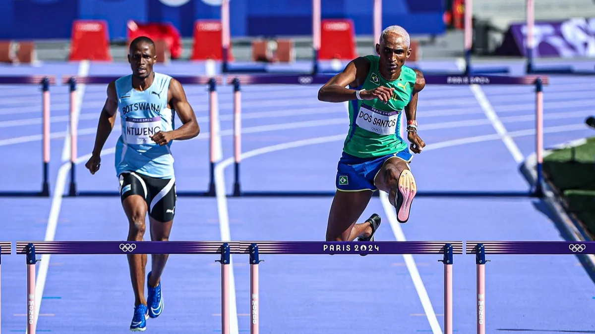 2024.08.05 – Jogos Olímpicos Paris 2024 – Atletismo masculino – 400m com barreiras masculino – Alison dos Santos “Piu” na disputa das eliminatórias. – Foto: Wander Roberto/COB