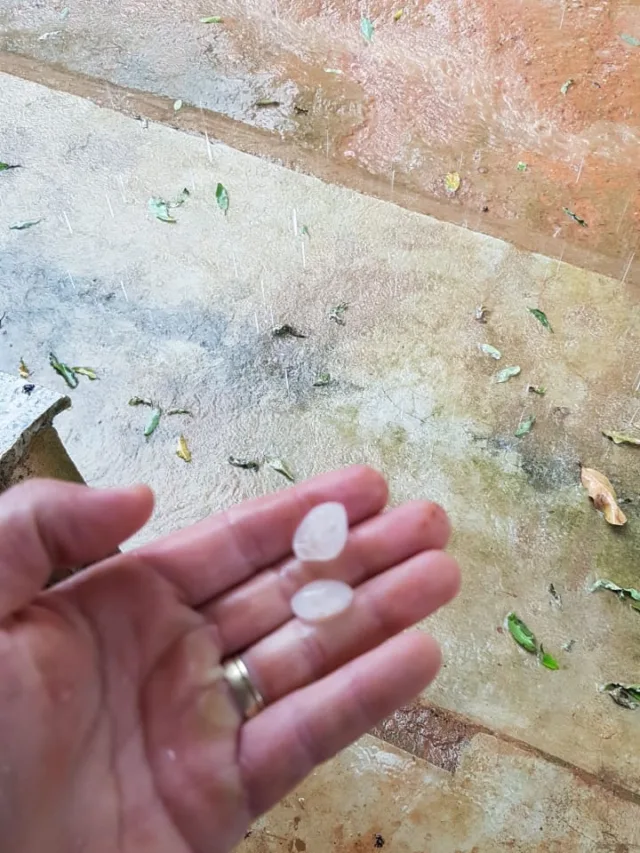 VÍDEO | Chuva de granizo surpreende moradores de Marilândia