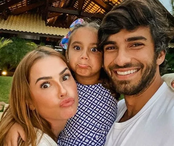 Com apenas 5 anos, filha de Deborah Secco estreia como atriz em novela