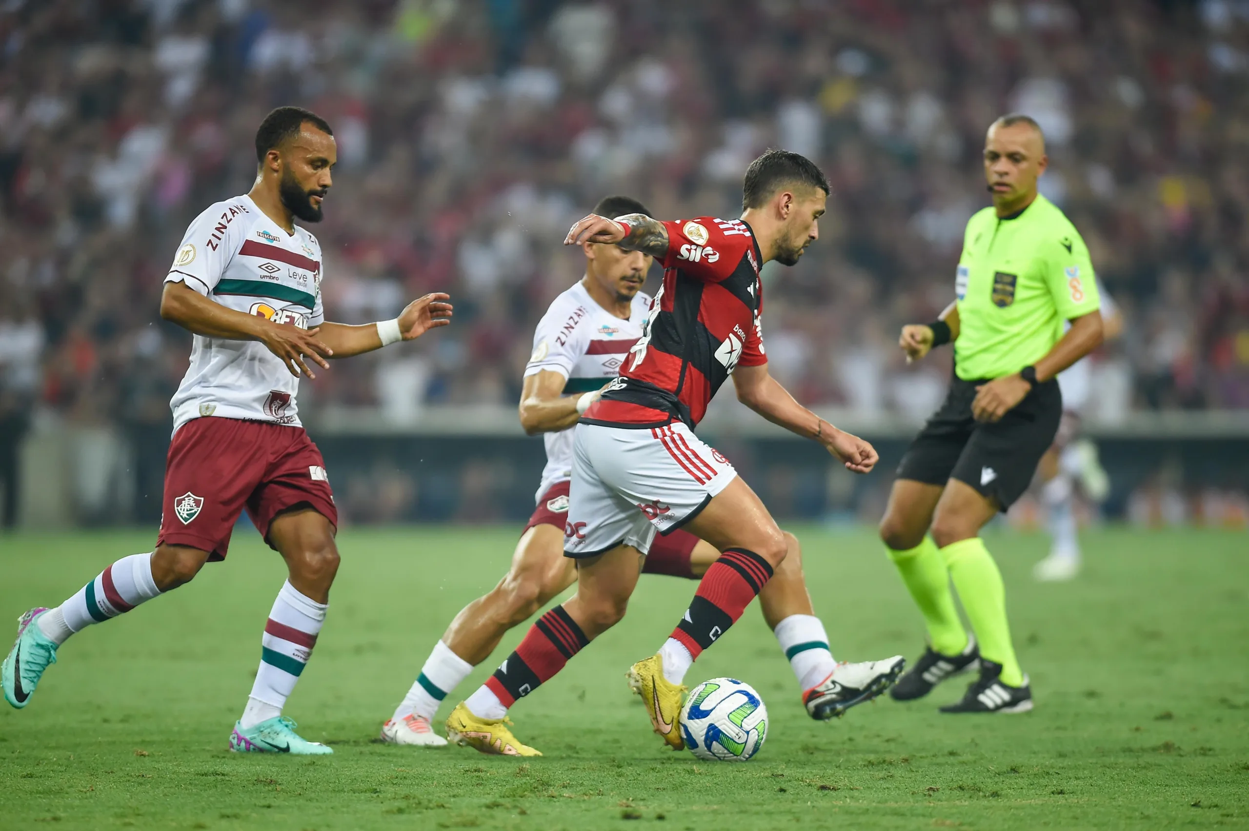 Flamengo cede empate ao Fluminense e desperdiça oportunidade de entrar na briga pela liderança