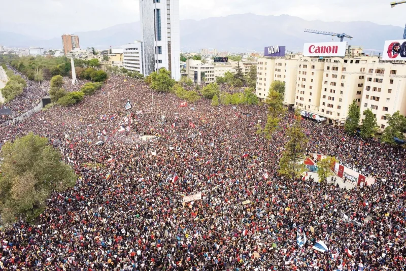 Chile tem dia de greve geral com grande manifestação na capital