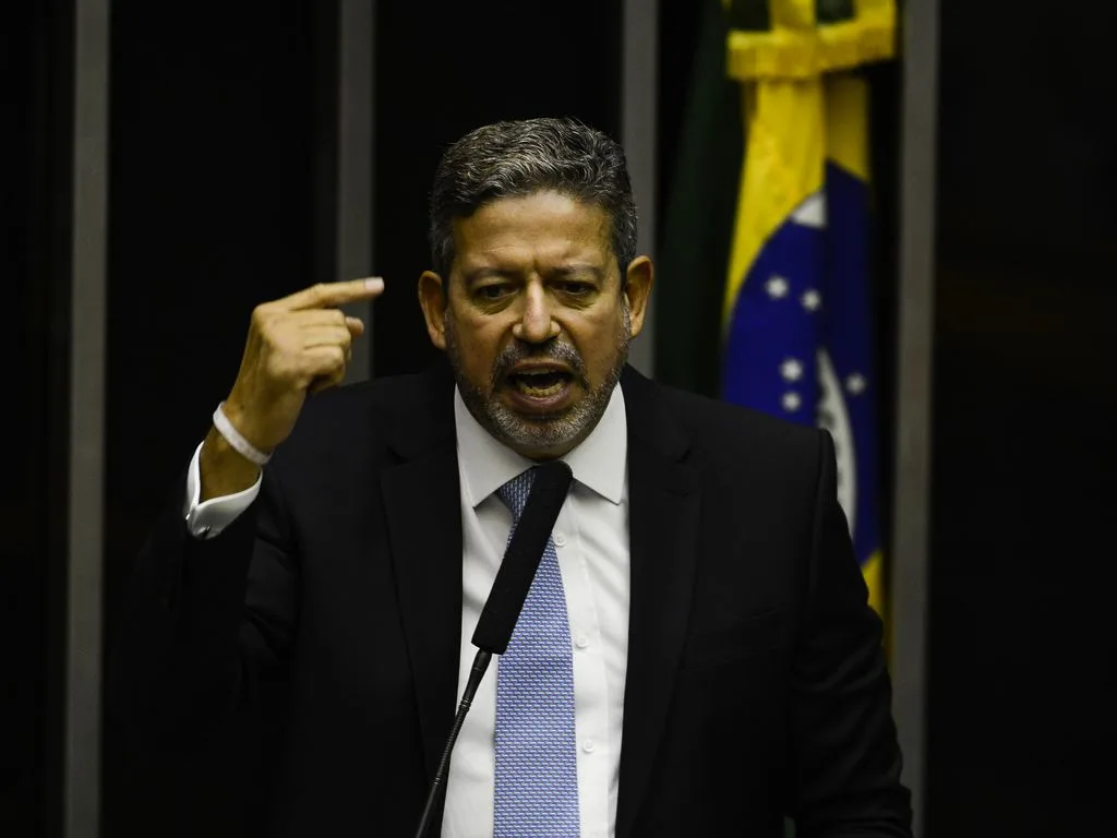 O deputado Arthur Lira discursa durante sessão para eleição dos membros da mesa diretora da Câmara dos Deputados.