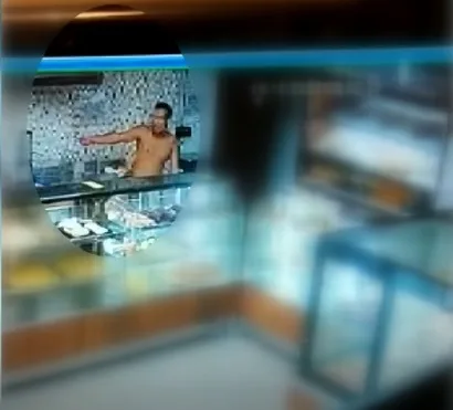 VÍDEO | Homem em surto invade padaria de Cariacica e tenta esfaquear clientes e funcionários