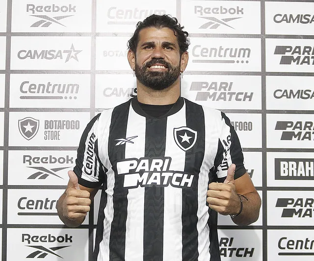 Diego Costa chega ao Botafogo com fome de gols e de títulos