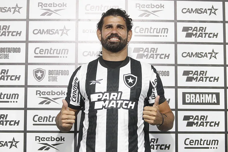 Diego Costa chega ao Botafogo com fome de gols e de títulos