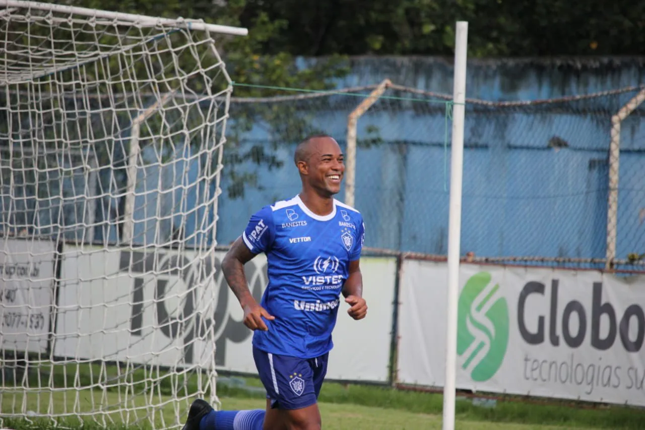 Edinho acerta o retorno ao Vitória e defende o time no Capixabão 2022