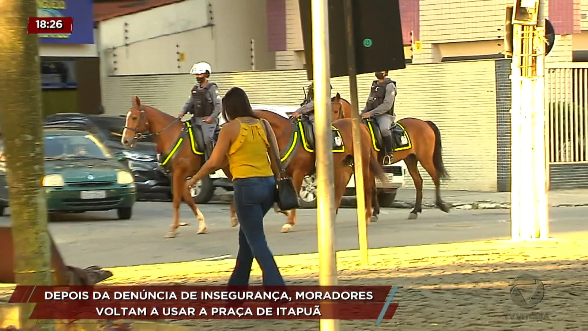 Depois de denúncia de insegurança, moradores voltam a usar a praça de Itapuã