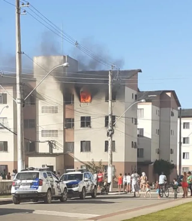 Incêndio em apartamento assusta moradores de Jabaeté, em Vila Velha