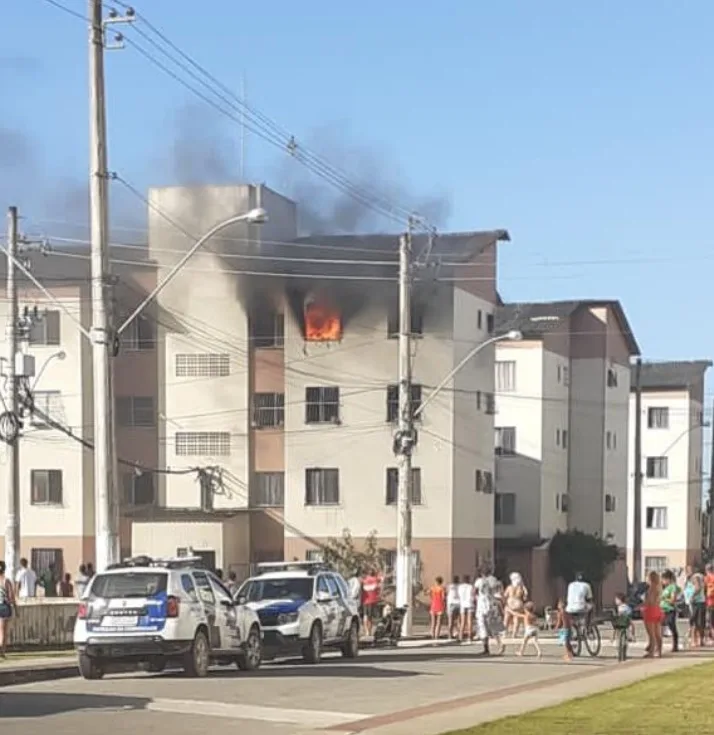 Incêndio em apartamento assusta moradores de Jabaeté, em Vila Velha