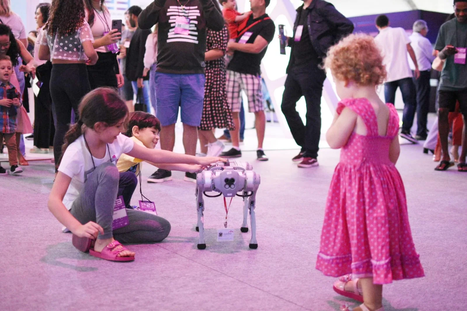 De cão robô a impressora 3D para ajudar pacientes: confira novidades em evento de inovação