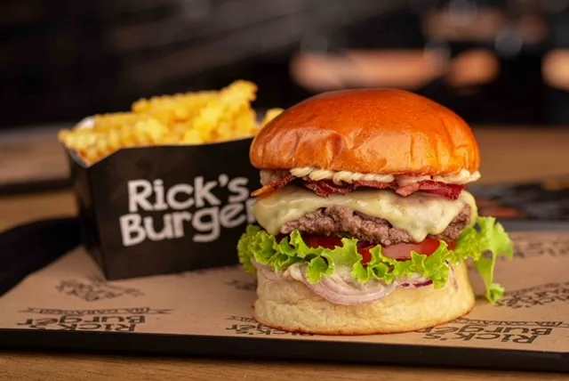 Famosa hamburgueria capixaba inaugura primeiro drive thru da rede no ES