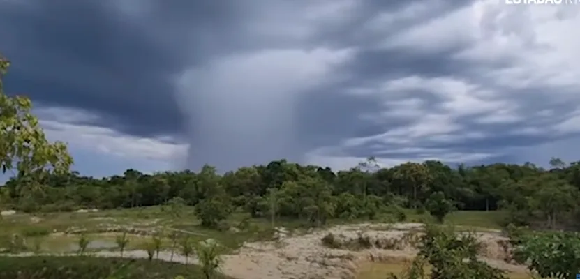 Nuvem cogumelo com microexplosão causa estragos no interior de SP