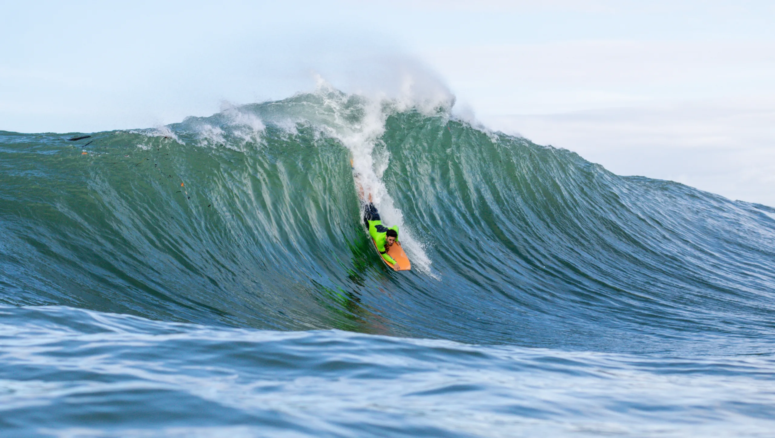 Surfistas capixabas registram ondas inéditas na Baía de Vitória