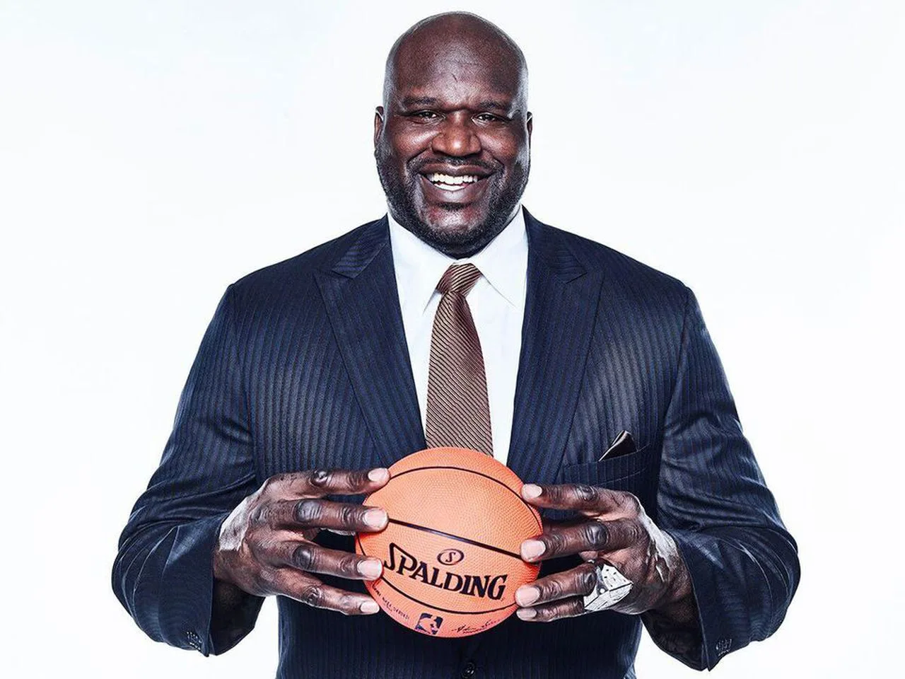 Shaquille O’Neal dá mais de 1000 PS5 e Nintendo Switch para crianças carentes no Natal