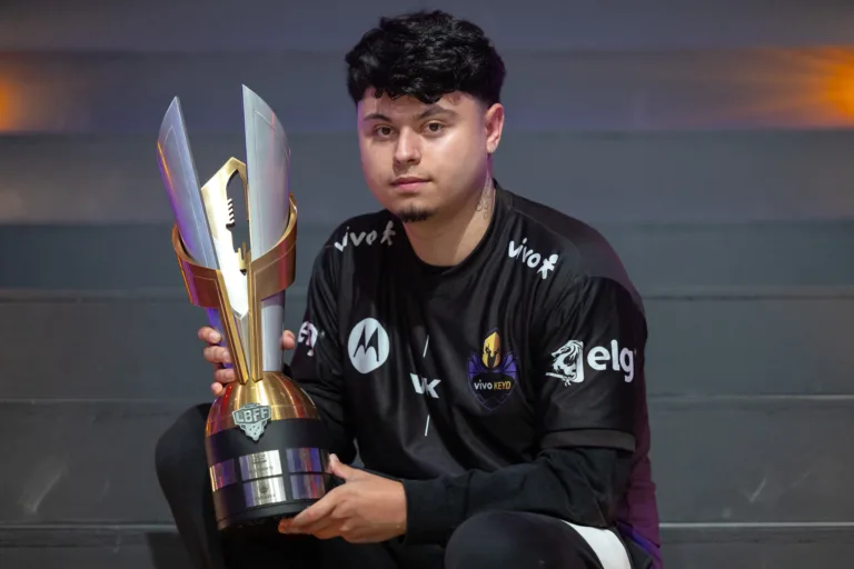De vendedor de milho a bicampeão de Free Fire; conheça Modéstia