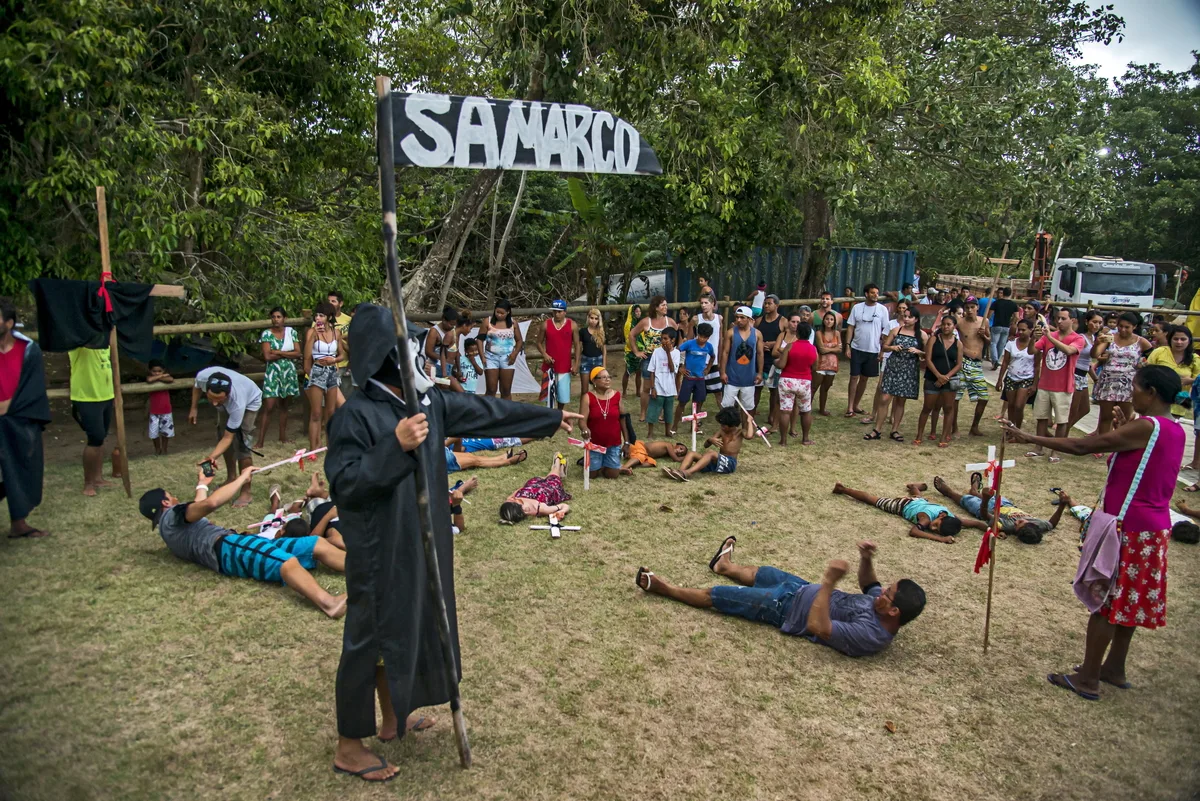 Desastre do Rio Doce, proveniente do rompimento da represa da Samarco em Minas Gerais! O Rio Doce vai de Minas Gerais ao Espírito Santo.