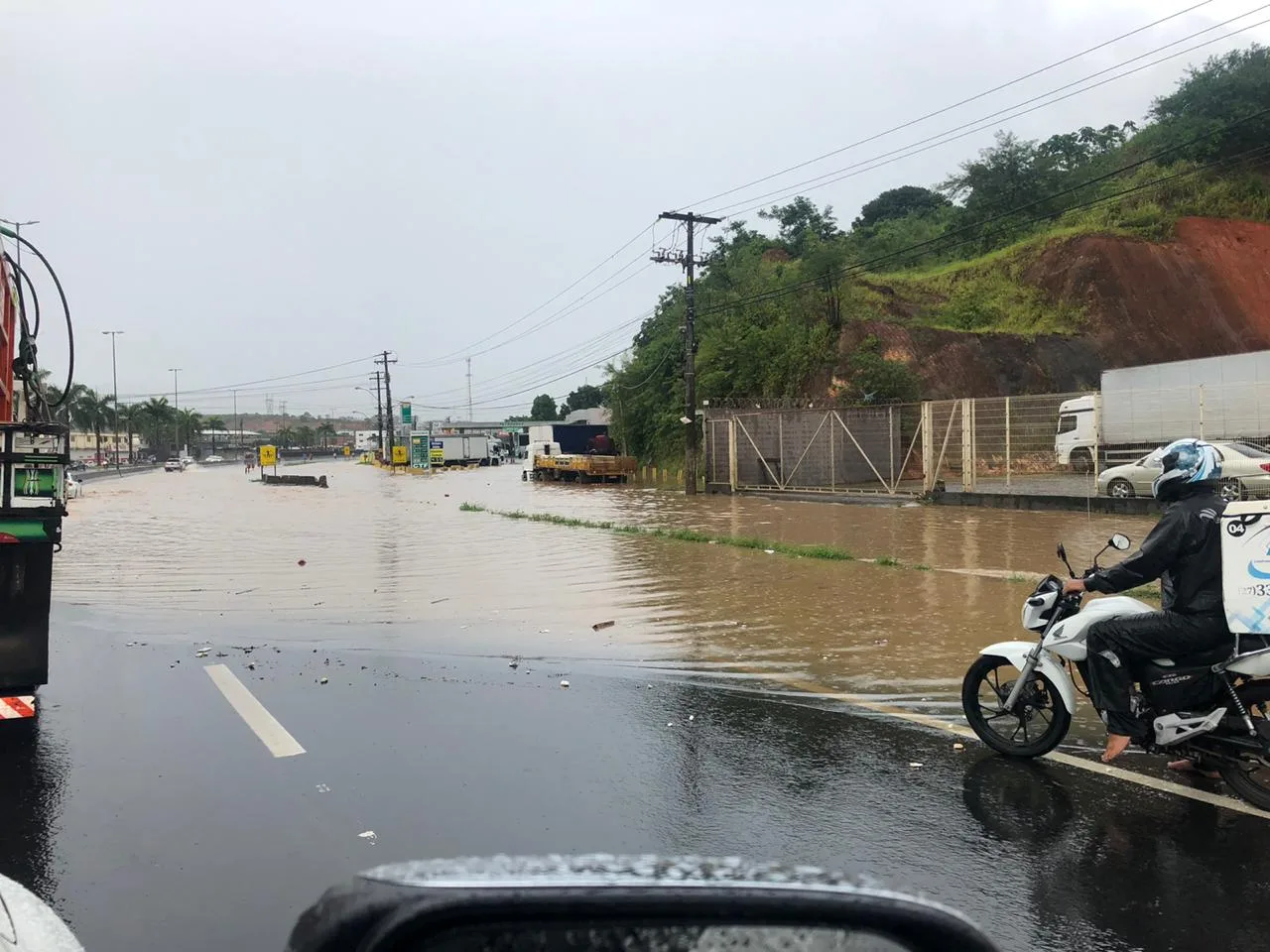 GALERIA DE FOTOS | Muita chuva, queda de raios e alagamentos na Grande Vitória